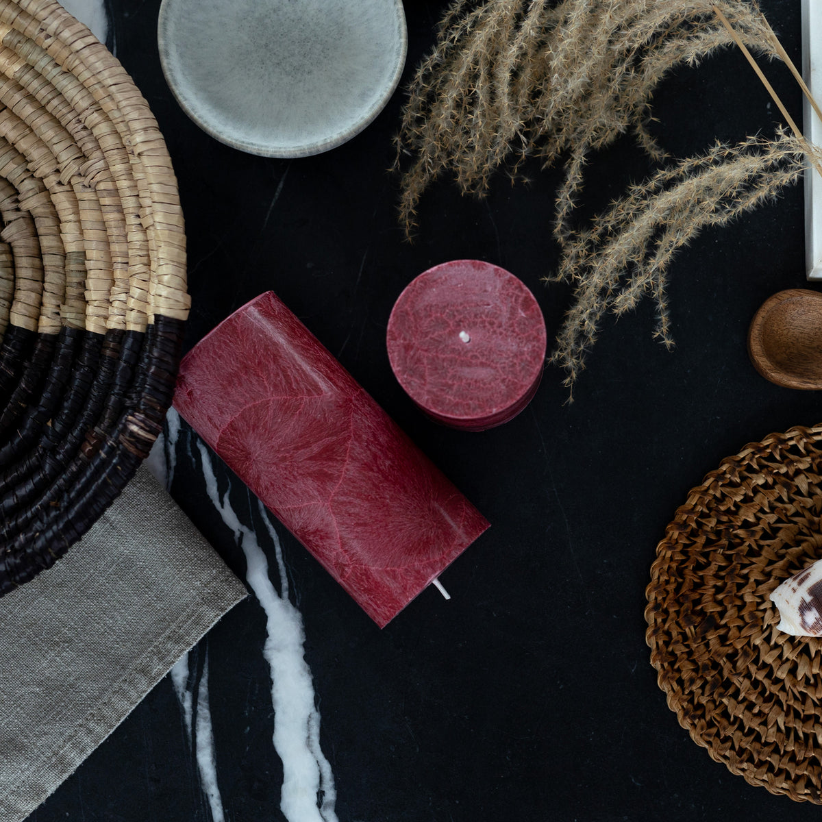Shea-Blockljus Rot I Ø 67 x H100 mm – nachhaltige Eleganz