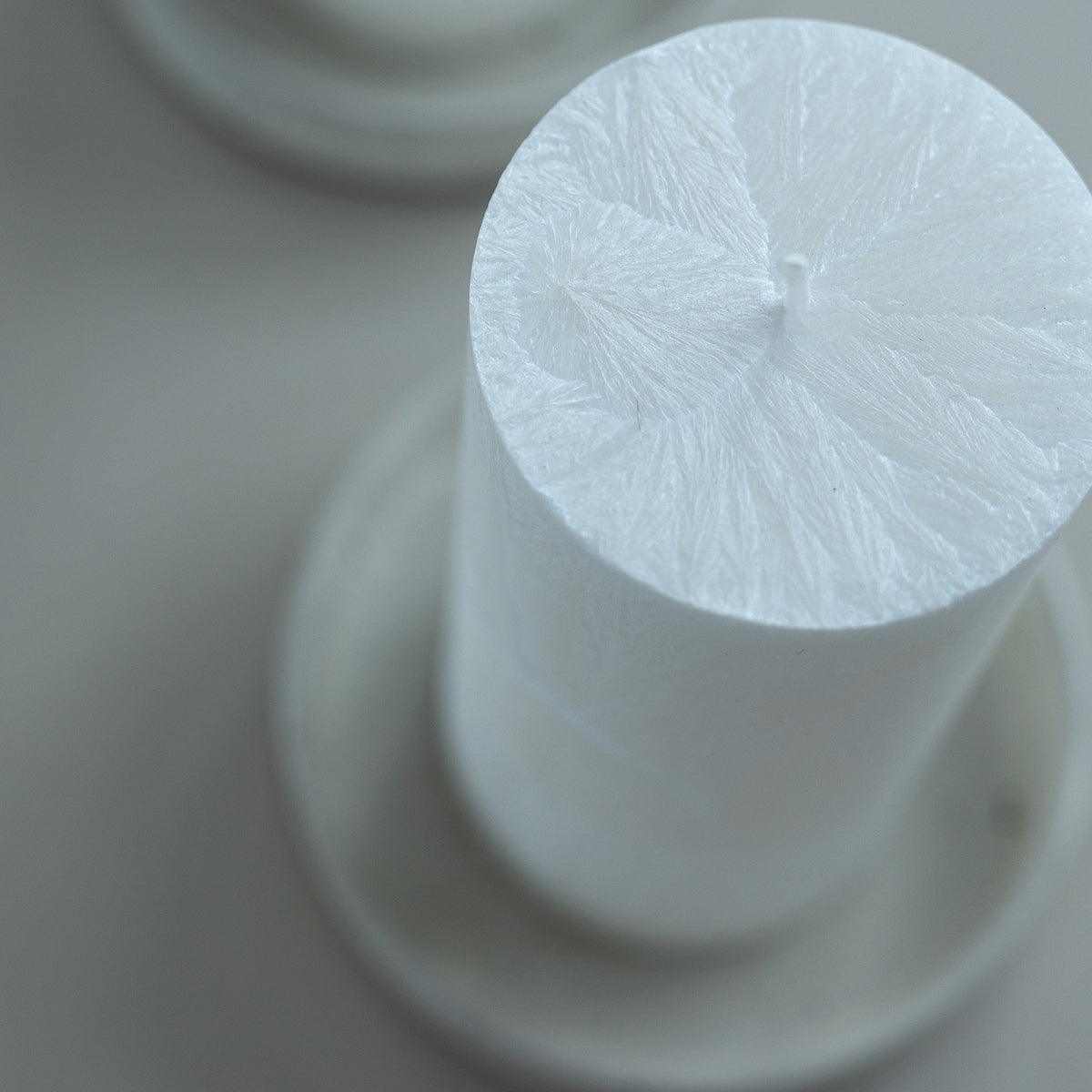 Shea Blockkerze Weiß I Ø 67 x H150 mm  - durchgefärbt