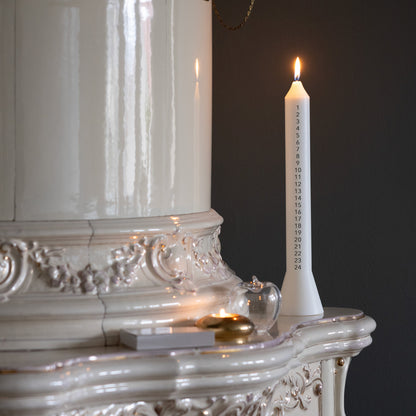 Adventskalenderkerze Anna I Weiß I Selbstlöschend I Ø 39 x H 360 mm